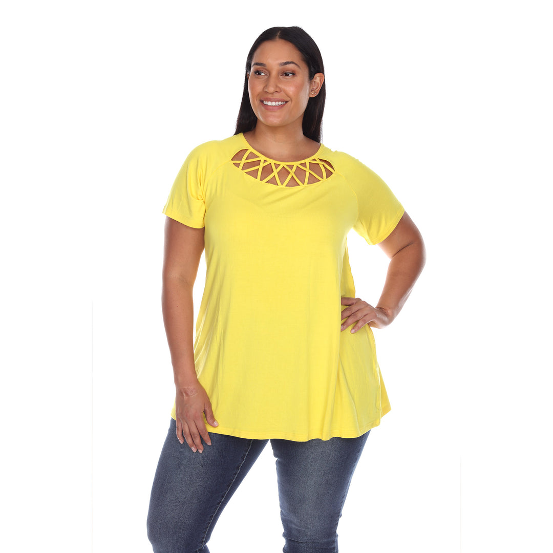 Women's Plus Size Crisscross Cutout Short Sleeve Top