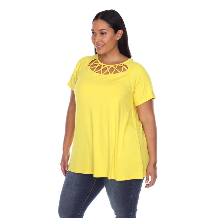Women's Plus Size Crisscross Cutout Short Sleeve Top